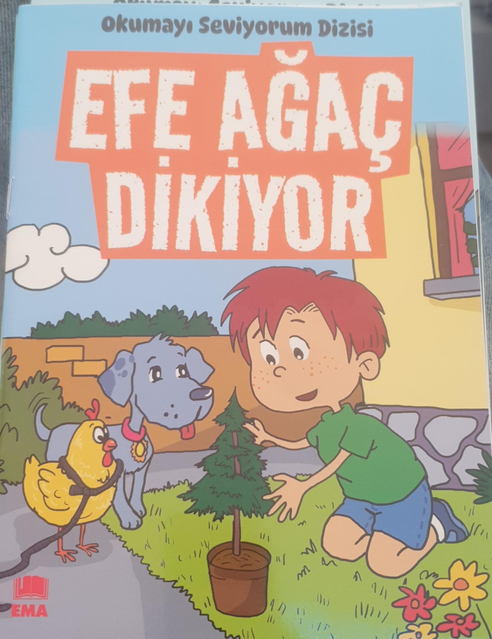 Efe Ağaç Dikiyor